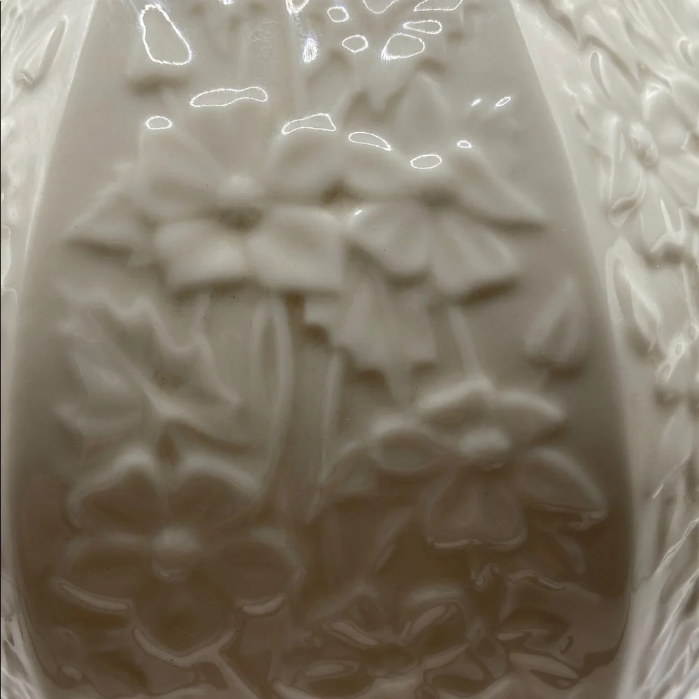 Vintage Lenox Porcelain Vase With 25K Gold Trim Garden Collection